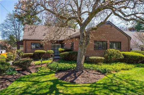 8 Coolidge Rd, West Hartford, CT 06117