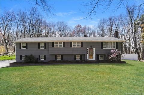 52 Coach Dr, Northford, CT 06472