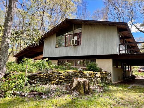 15 Farmstead Rd, Mansfield, CT 06268
