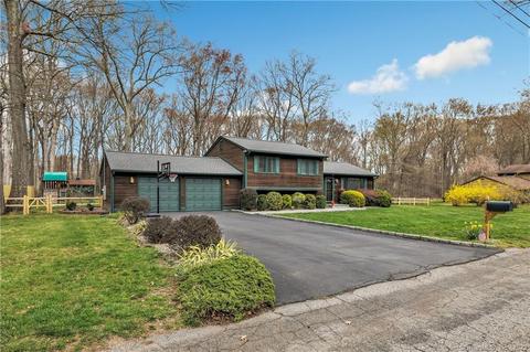 45 Ryegate Ter, Monroe, CT 06468