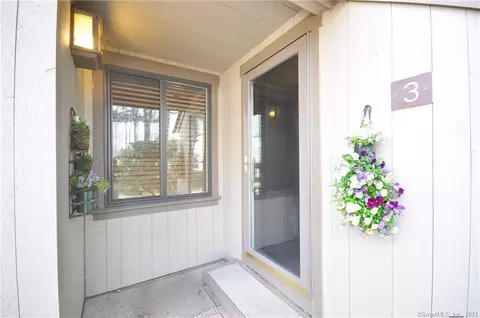 3 Woods Hollow Ct #178-C, Avon, CT 06001