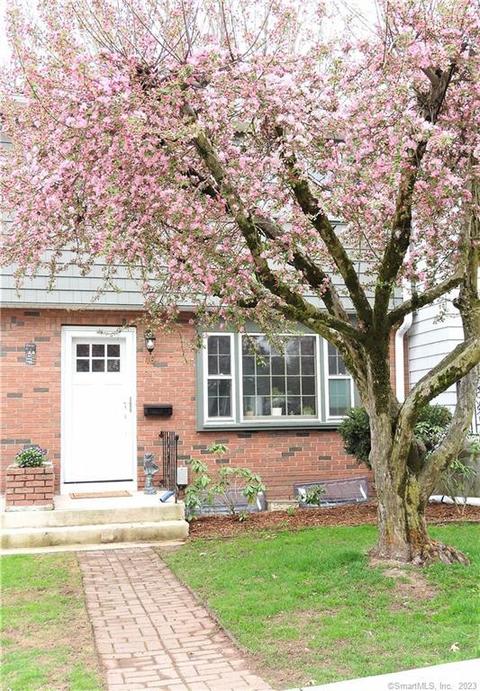 16 Towne House Ln #16, Wethersfield, CT 06109
