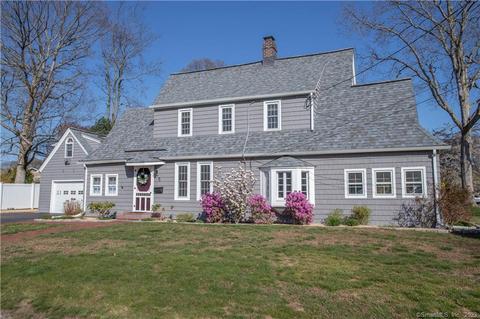 5 Park Crofters Ln, Old Saybrook, CT 06475