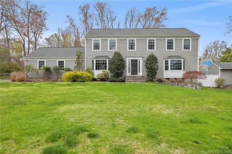 16 Cannon Dr, Newtown, CT 06470