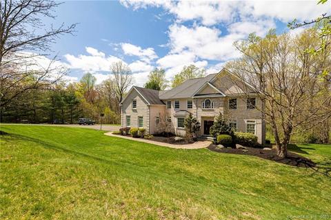 123 Aspen Ln, Trumbull, CT 06611