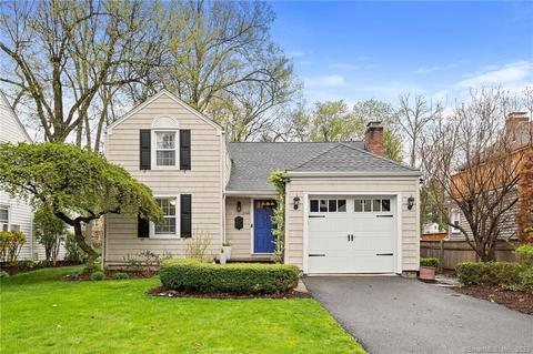 202 Penn Dr, West Hartford, CT 06119