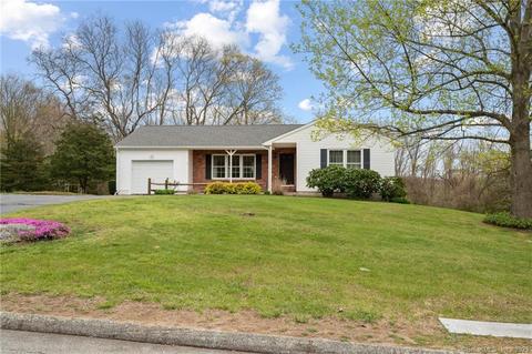 44 Mohegan Dr, Griswold, CT 06351