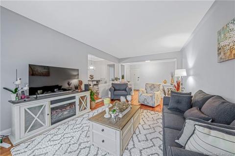 70 Strawberry Hill Ave #1-2A, Stamford, CT 06902