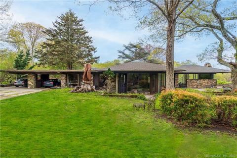 8 Carrington Rd, Bethany, CT 06524