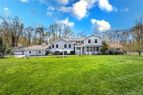 62 Mistywood Ln, Fairfield, CT 06824