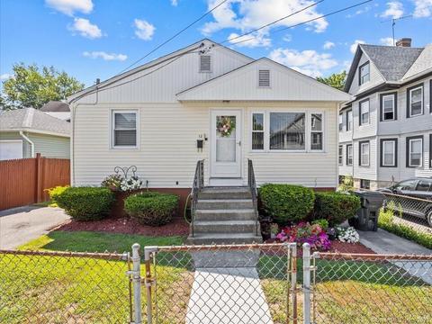 12 Pleasant St, New London, CT 06320