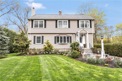 33 Wood Ridge Dr, Stamford, CT 06905