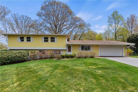 24 Shingle Hill Rd, West Haven, CT 06516