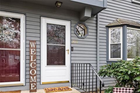 1 Abbott Rd #205, Ellington, CT 06029