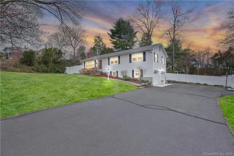 40 Pine St, Trumbull, CT 06611