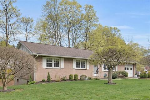 166 Wayne Ln, Meriden, CT 06450