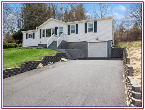 7 Arrowhead Dr, Ledyard, CT 06339