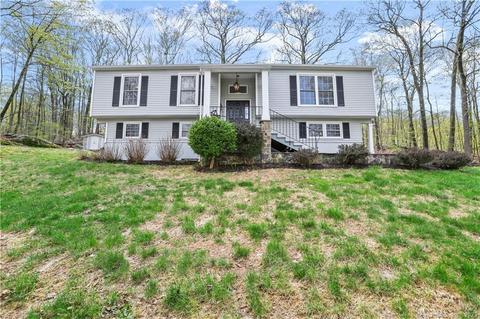 37 Ole Musket Ln, Danbury, CT 06810