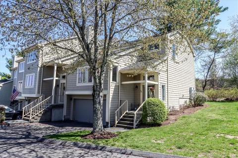 12 Boulevard Dr #136, Danbury, CT 06810