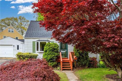 33 Grove Cir, Milford, CT 06460