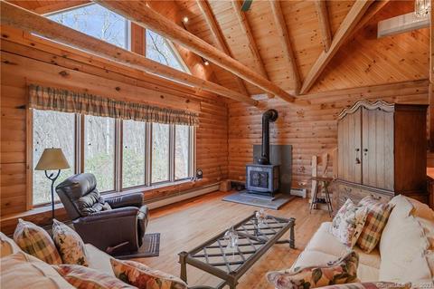 150 E Flag Swamp Rd, Roxbury, CT 06783