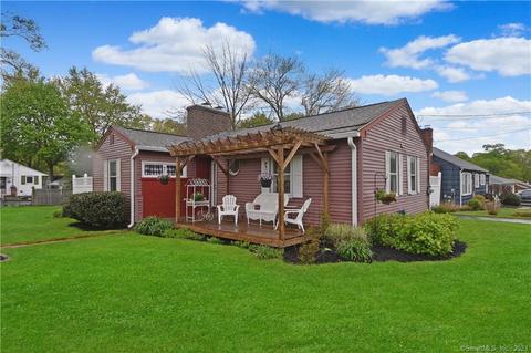 5 Holiday Hill Rd, Meriden, CT 06450
