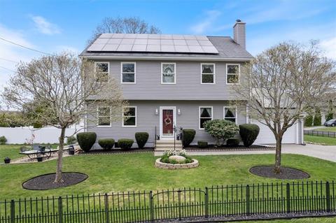 6 Timothy St, Waterford, CT 06385