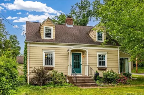 135 Bayard Ave, North Haven, CT 06473
