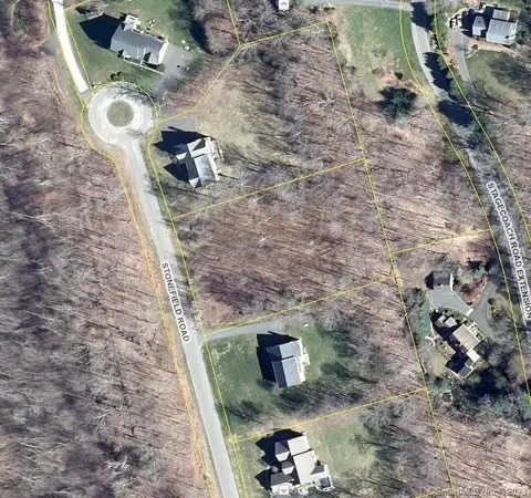 52 Stonefield Rd, Woodbury, CT 06798