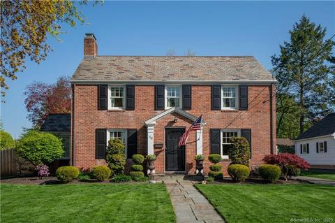 28 Hickory Ln, West Hartford, CT 06107