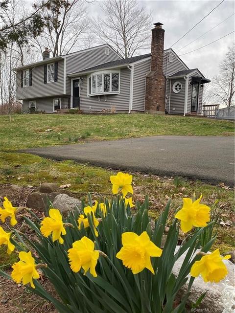 42 Grieb Rd, Wallingford, CT 06492