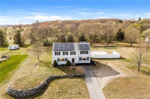 146 Pachaug River Dr, Griswold, CT 06351