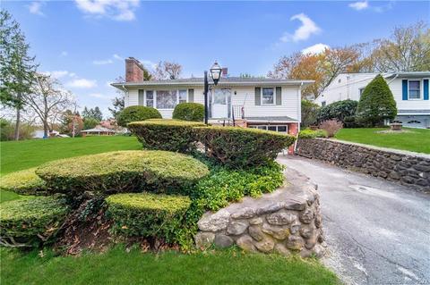 52 Leaf Ave, Waterbury, CT 06705