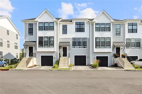 153 Brentwood Cir #153, Danbury, CT 06810