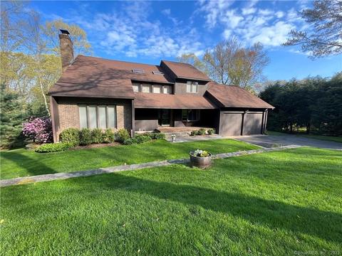 4 Carriage Dr, Oxford, CT 06478