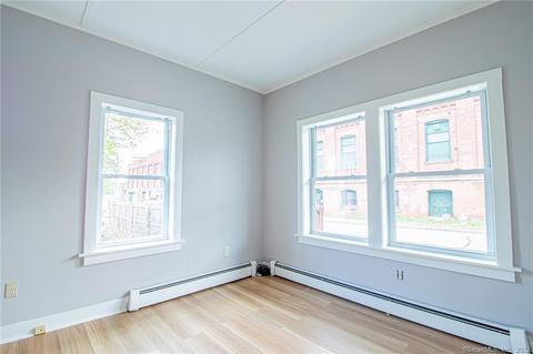 603 N Main St, Norwich, CT 06360