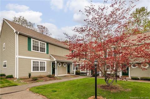 146 Summerhill Rd #146, Wallingford, CT 06492