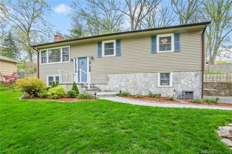 20 Valley View Rd, Norwalk, CT 06851