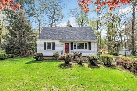 68 Nonopoge Rd, Fairfield, CT 06825