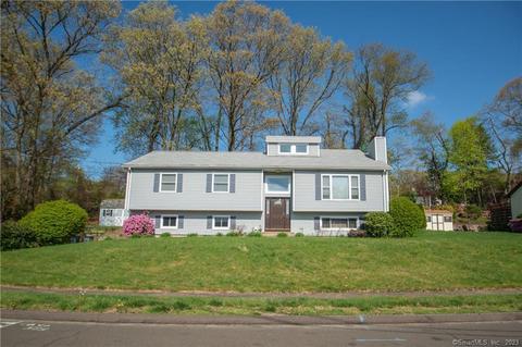 4 Benanto Dr, Derby, CT 06418