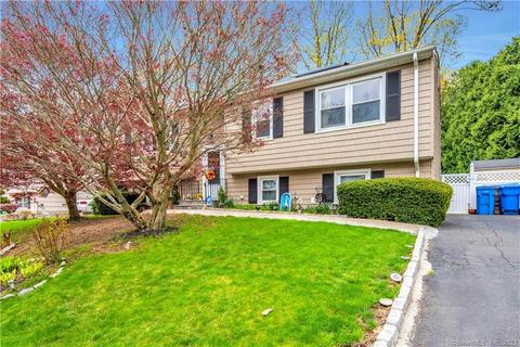 39 Pinecrest Dr, Waterbury, CT 06708 photo 1