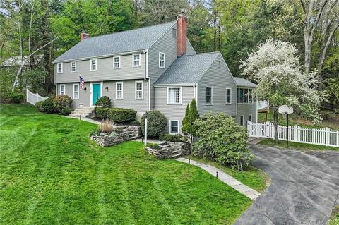 7 Buttonwood Dr, Simsbury, CT 06070
