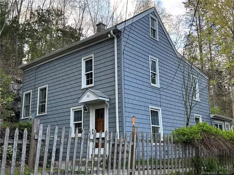 22 Mediterranean Ln, Norwich, CT 06360