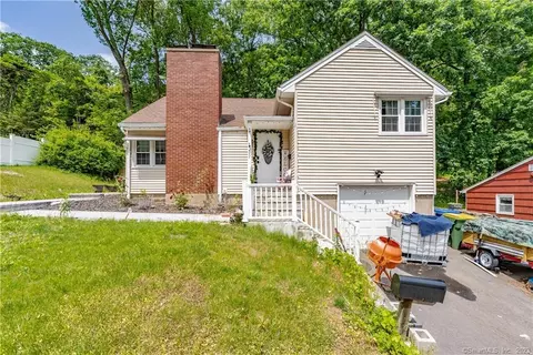 297 Robinwood Rd, Waterbury, CT 06708