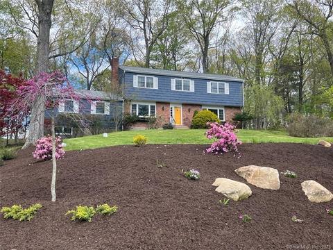 37 Driftwood Ln, Trumbull, CT 06611