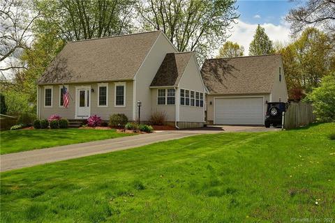 31 1st St, Suffield, CT 06078