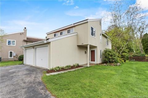 35 Lantern Cir, Stamford, CT 06905