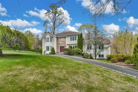 123 Crown View Dr, Monroe, CT 06468