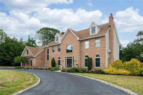 55 Chelsea Cir, Bethany, CT 06524