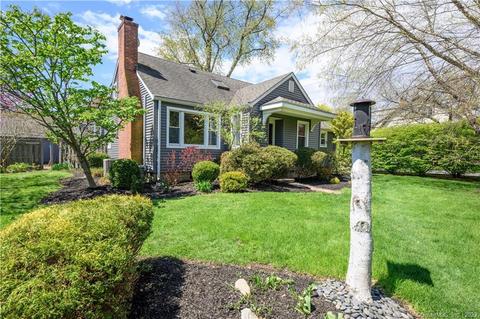 29 Indian Neck Ave, Branford, CT 06405